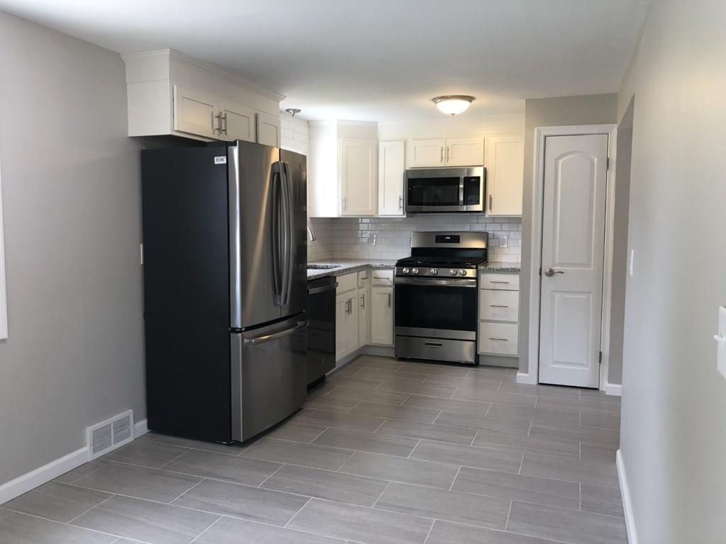 13 Suzanne Street Springfield, MA 01104 - Photo 9 of 33 Gallery Image 9