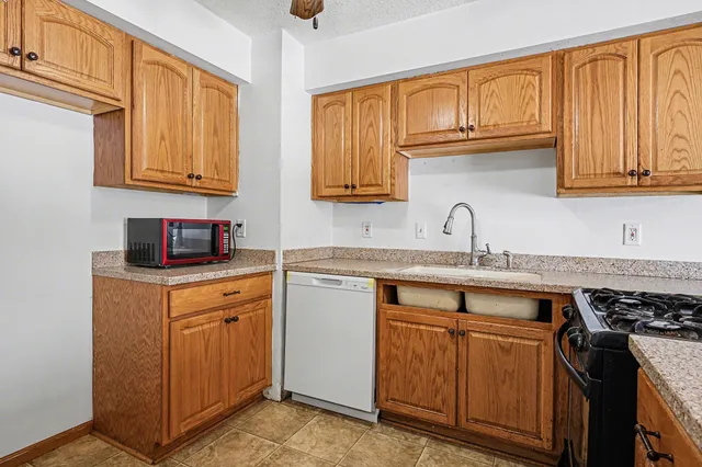 $160,000 | 7922 Yates Avenue North, Brooklyn Park, MN 55443