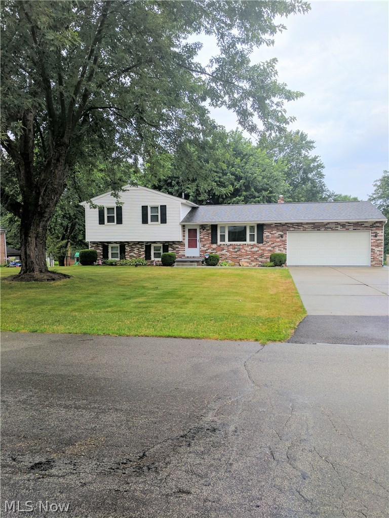 7255 Rolling Ridge Road Northeast Canton, OH 44721 - Photo 2 of 8 Gallery Image 2
