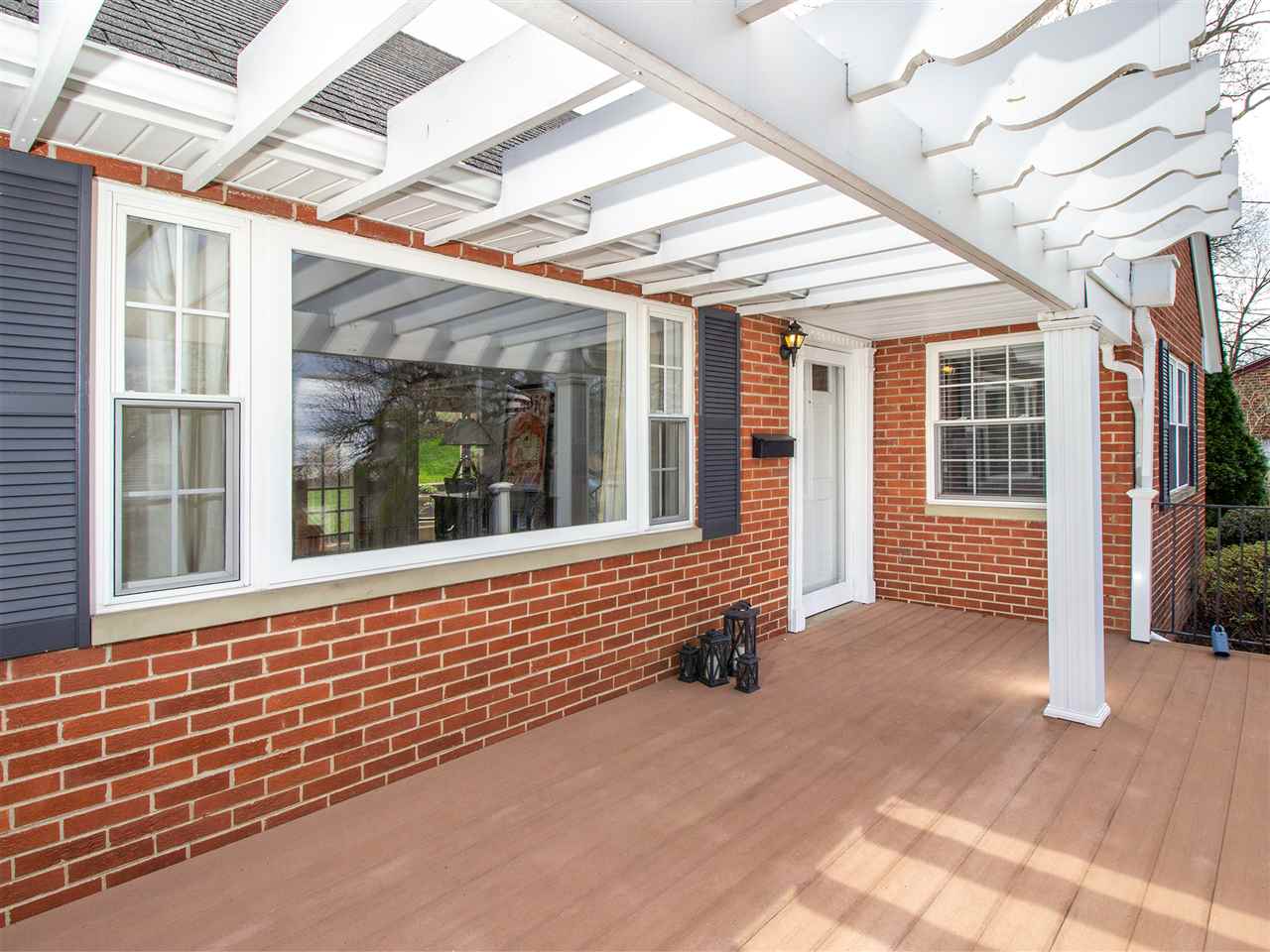 16 Oakwood Road Huntington, WV 25701 - Photo 3 of 32 Gallery Image 3