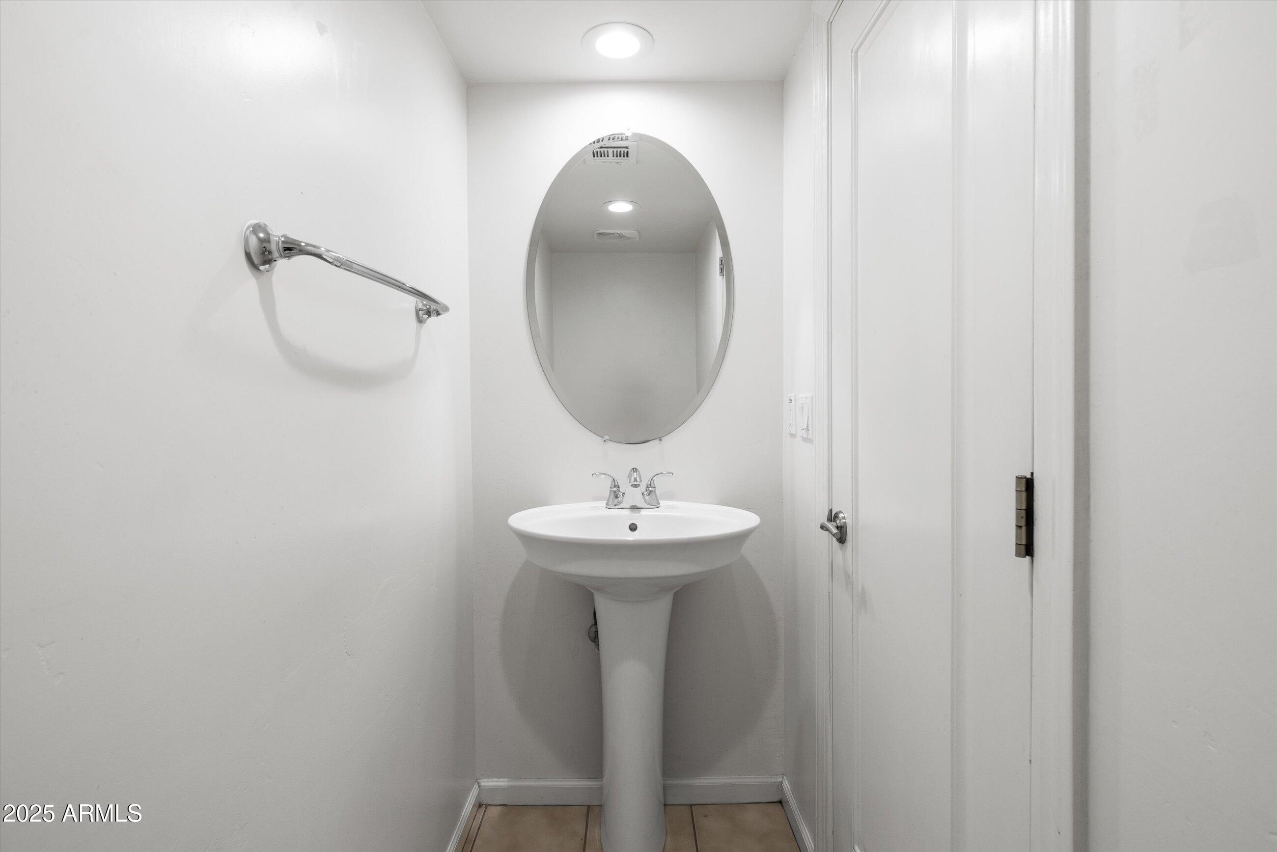 505 West 6th Street Tempe, AZ 85281 - Photo 25 of 32 a bathroom with a sink and mirror