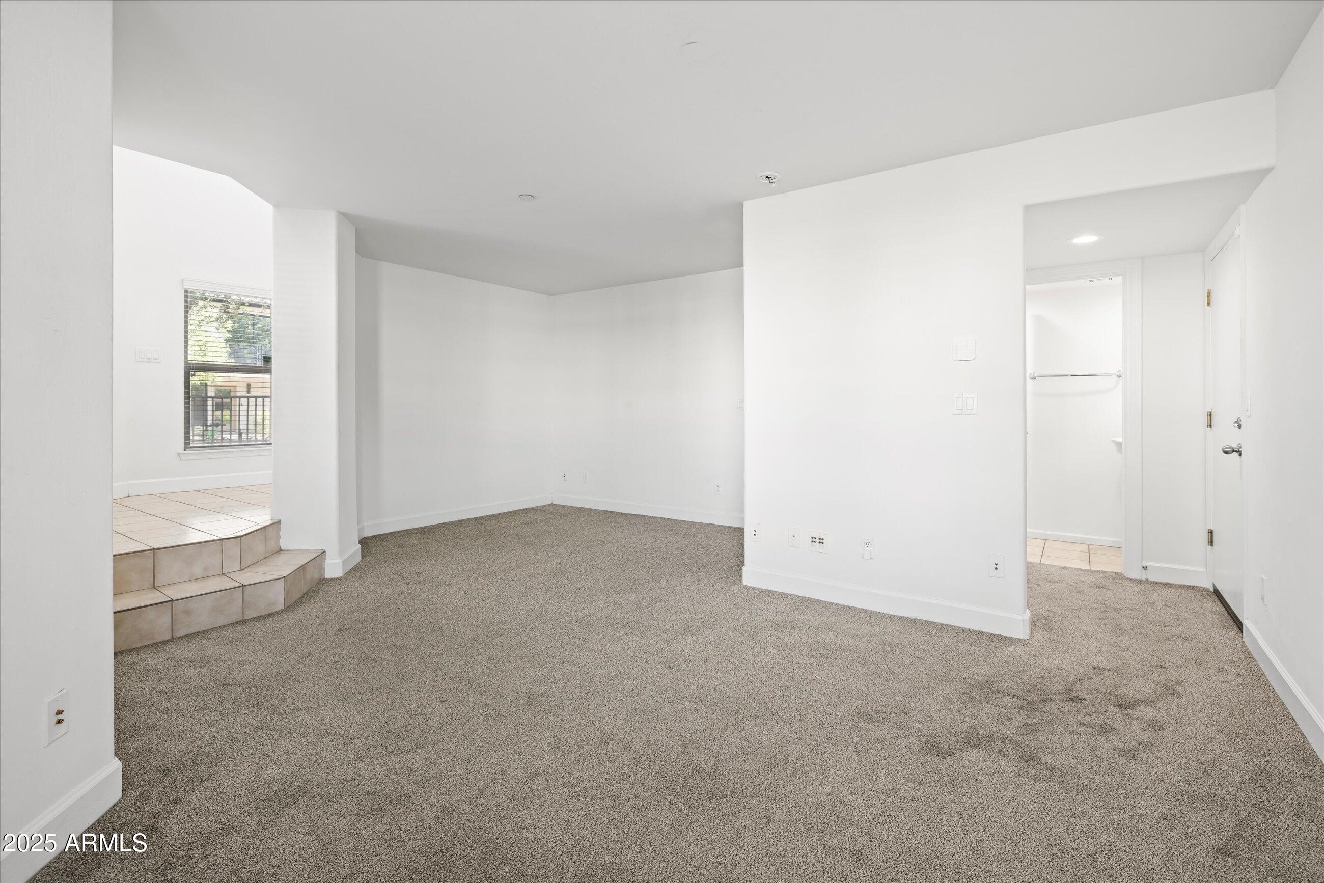 505 West 6th Street Tempe, AZ 85281 - Photo 4 of 32 an empty room with windows and closet