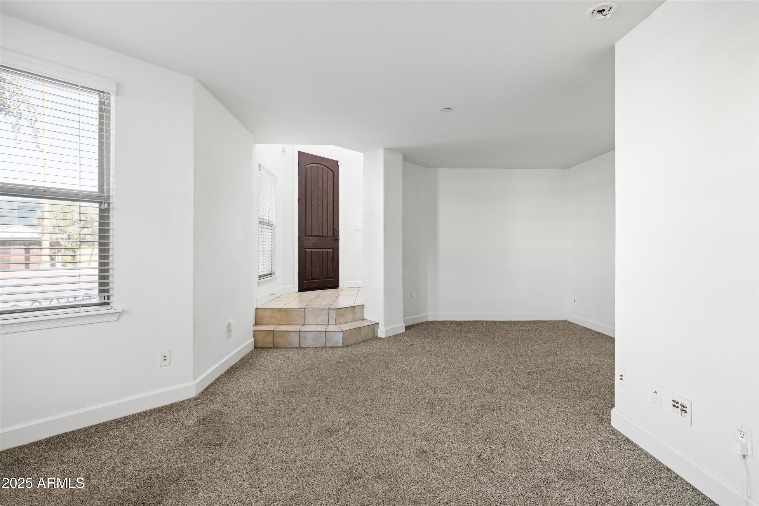 505 West 6th Street Tempe, AZ 85281 - Photo 5 of 32 an empty room with windows