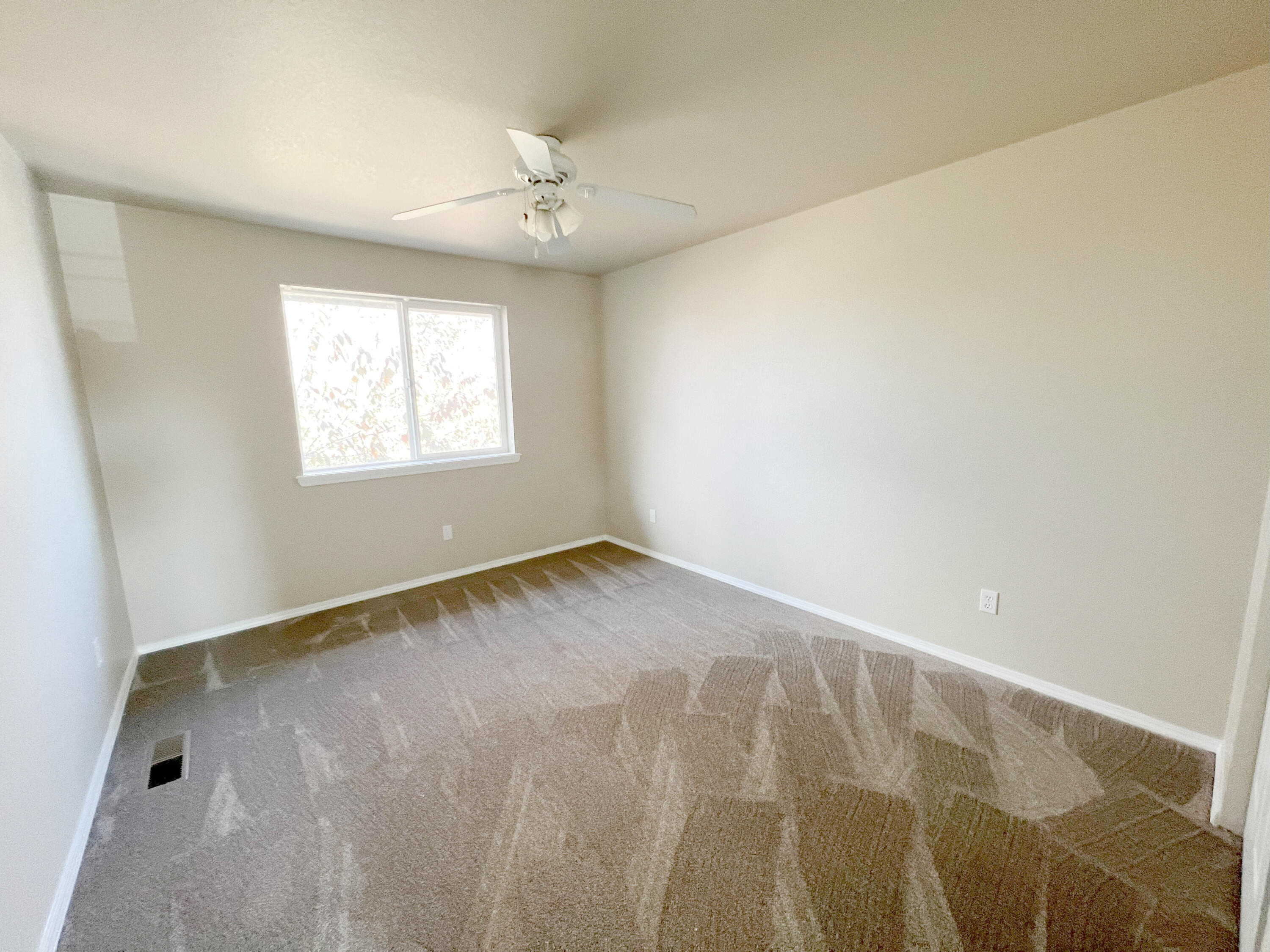 1979 Northwest Jackpine Place Redmond, OR 97756 - Photo 17 of 25 Bed 2