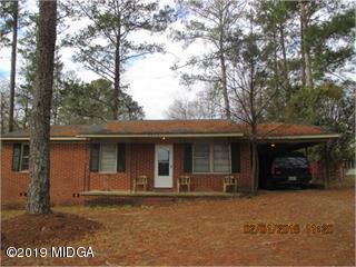4843 Brookhaven Road Macon, GA 31206 - Photo 1 of 7 a front view of a house with garden