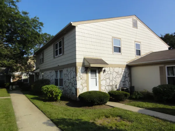 $2,150 | 362 Farmington Lane, Vernon Hills, IL 60061