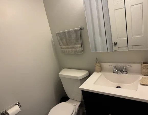 $2,150 | 362 Farmington Lane, Vernon Hills, IL 60061