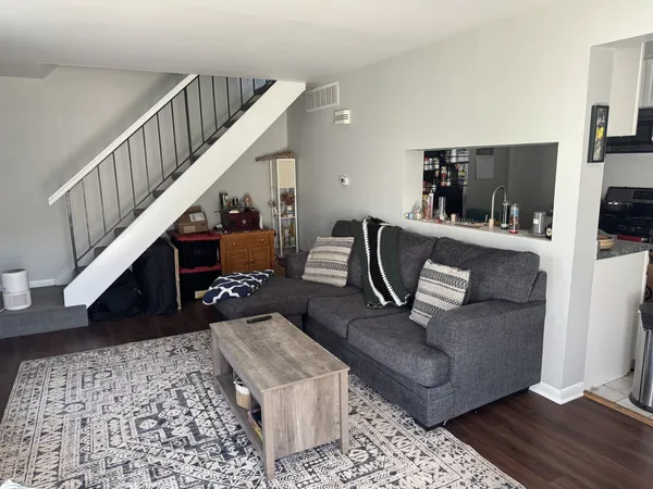 $2,150 | 362 Farmington Lane, Vernon Hills, IL 60061