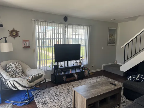 $2,150 | 362 Farmington Lane, Vernon Hills, IL 60061
