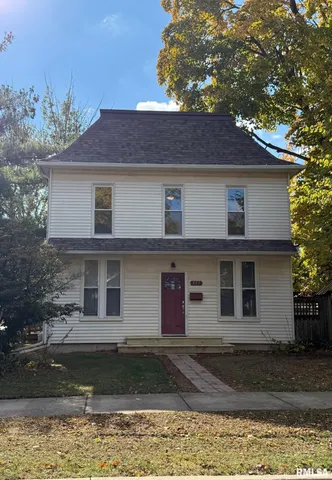 $149,900 | 827 East Carroll Street, Macomb, IL 61455