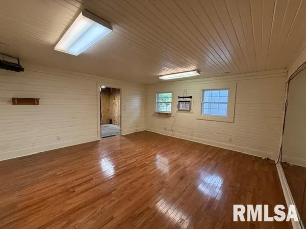 $140,000 | 827 East Carroll Street, Macomb, IL 61455
