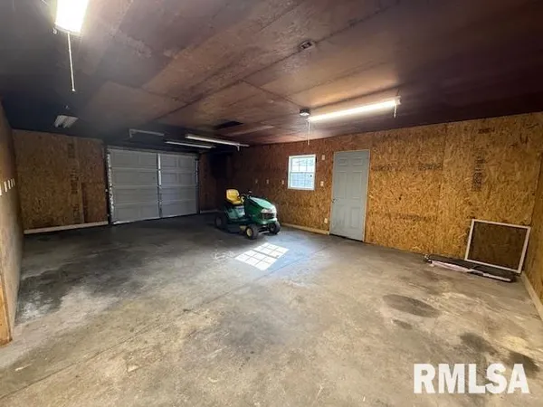 $140,000 | 827 East Carroll Street, Macomb, IL 61455