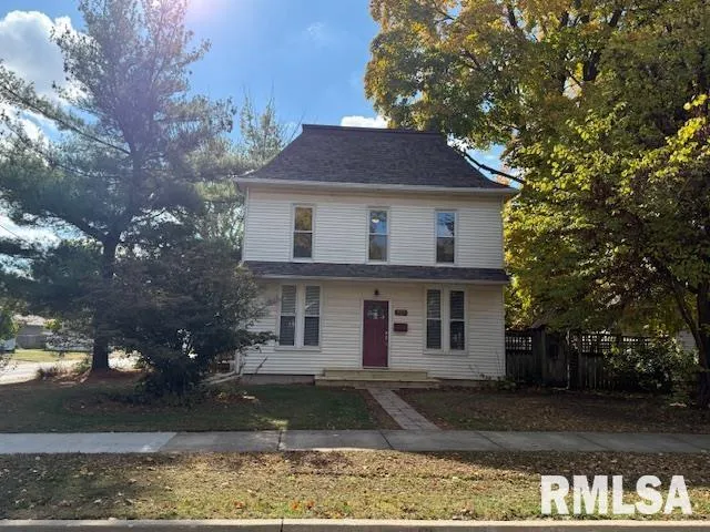 $149,900 | 827 East Carroll Street, Macomb, IL 61455