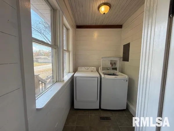 $140,000 | 827 East Carroll Street, Macomb, IL 61455