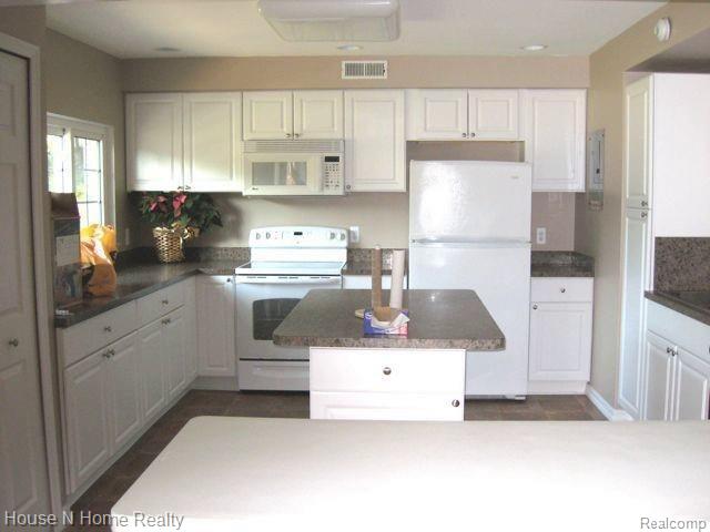 92 Manor Way Rochester Hills, MI 48309 - Photo 30 of 35