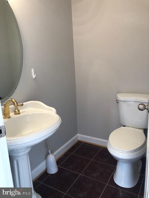 946 Thompson Road Fawn Grove, PA 17321 - Photo 16 of 42 HALF BATH POWDER ROOM