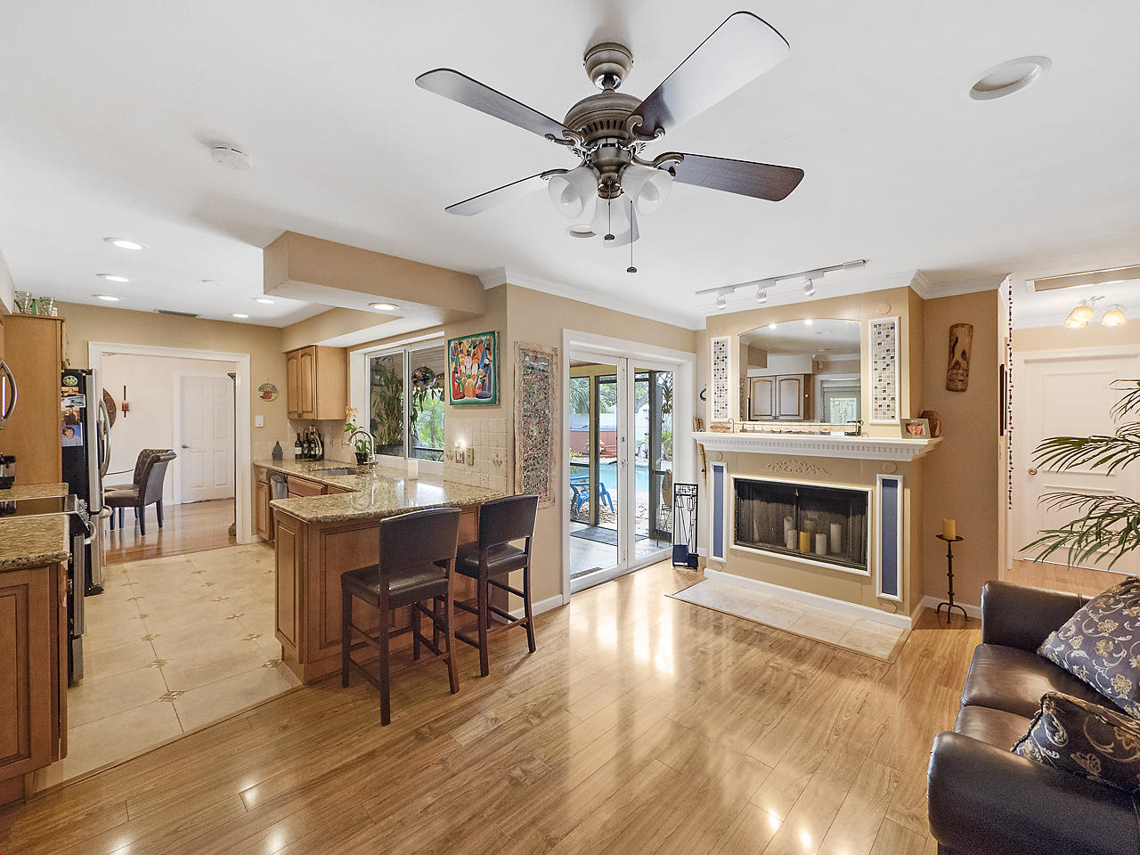 28 Willow Road Tequesta, FL 33469 - Photo 4 of 14 Living Area