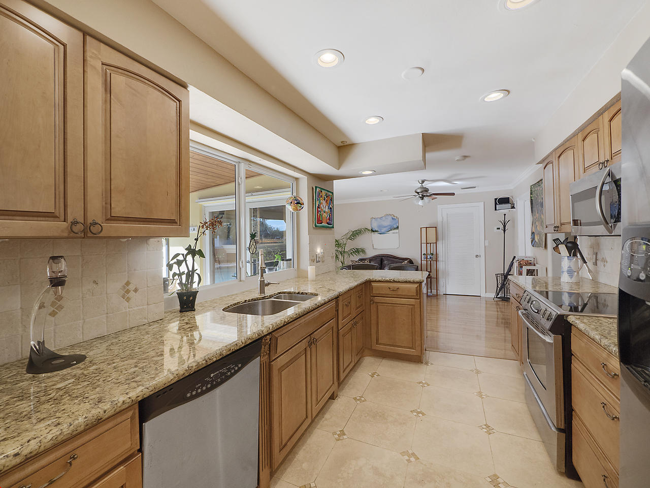 28 Willow Road Tequesta, FL 33469 - Photo 6 of 14 Kitchen
