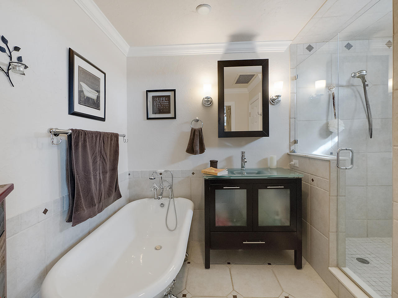 28 Willow Road Tequesta, FL 33469 - Photo 8 of 14 Master Bathroom