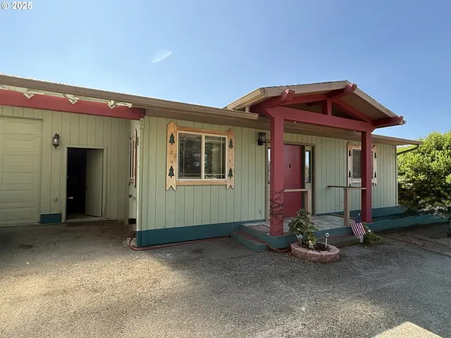 a view of a house with outdoor space