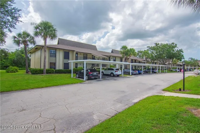 $1,500 | 27 Plantation Drive, Unit 202, Vero Beach, FL 32966