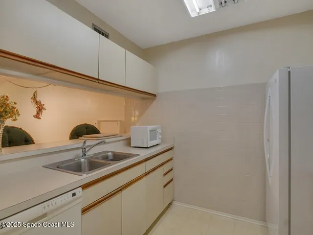 $1,500 | 27 Plantation Drive, Unit 202, Vero Beach, FL 32966