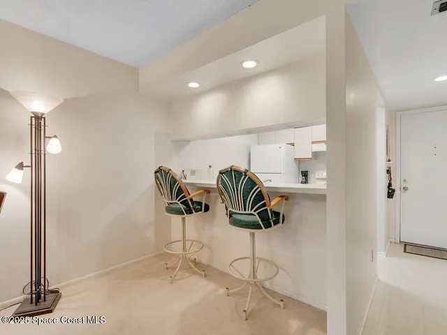 $1,500 | 27 Plantation Drive, Unit 202, Vero Beach, FL 32966