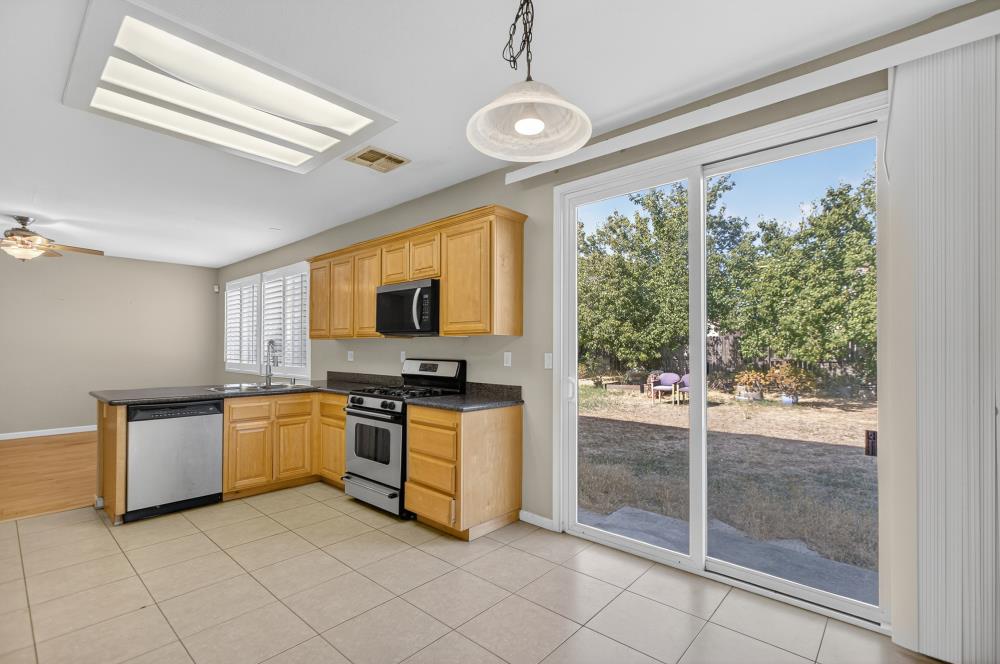 5817 Spring Flower Drive Elk Grove, CA 95757 - Photo 22 of 62 a kitchen with stainless steel appliances granite countertop a stove and a refrigerator