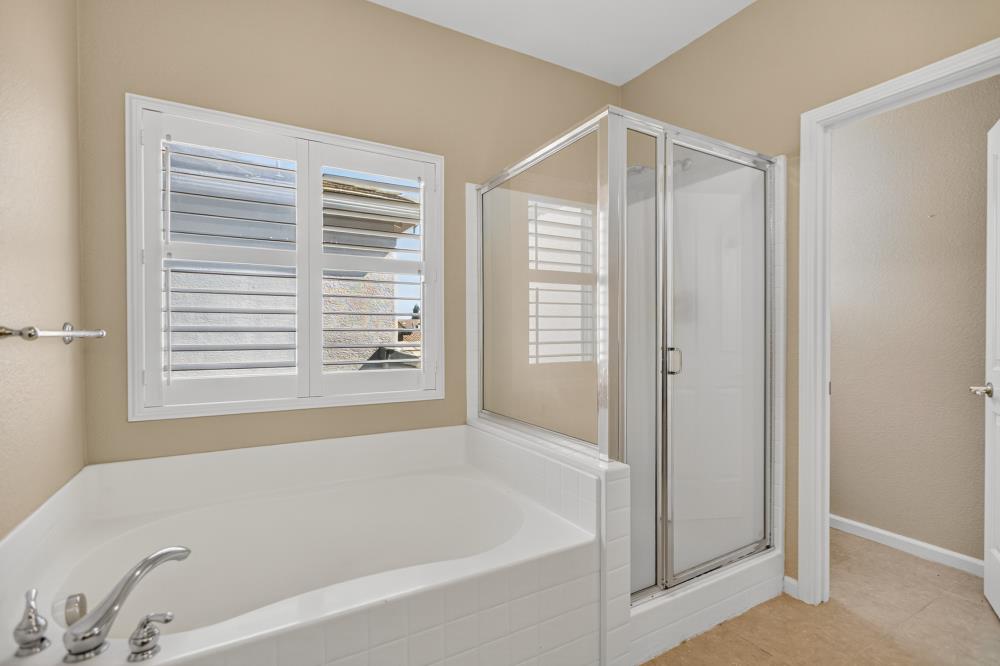 5817 Spring Flower Drive Elk Grove, CA 95757 - Photo 46 of 62 a bathroom with bathtub and a shower