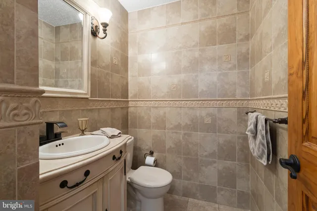 $725,000 | 18 Tall Oaks Court, Old Bridge, NJ 08857