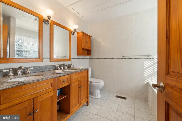 $725,000 | 18 Tall Oaks Court, Old Bridge, NJ 08857