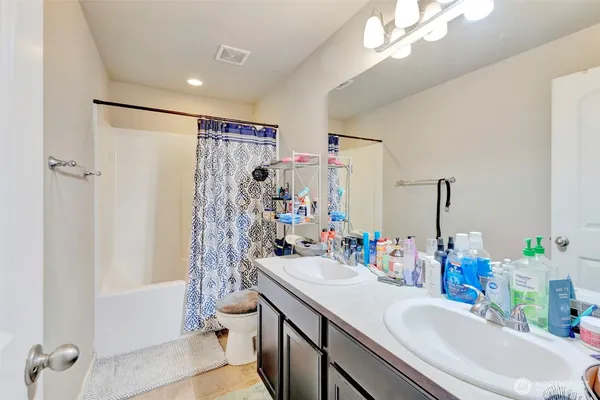 $599,900 | 210 Fielding Street Northeast, Orting, WA 98360