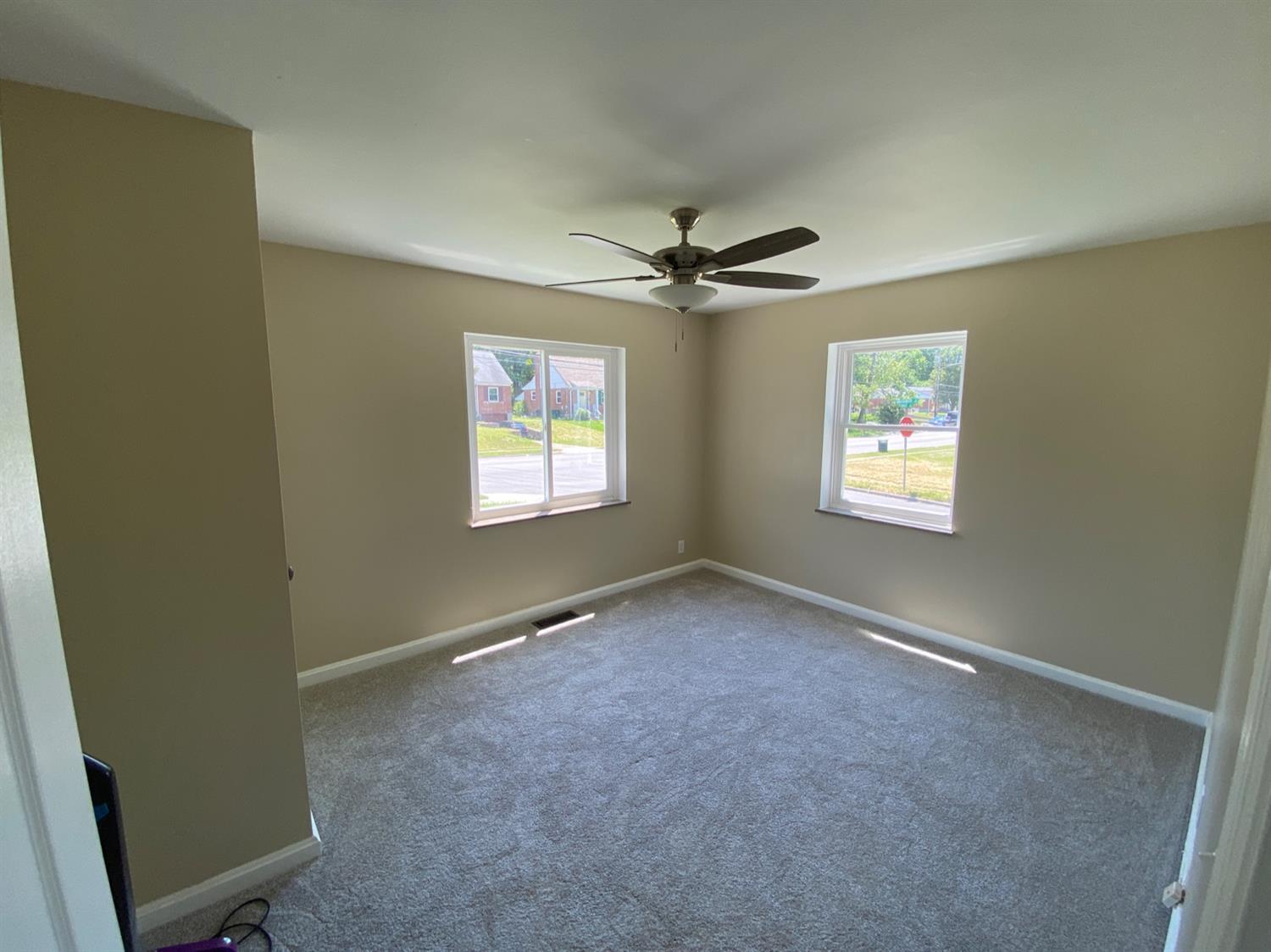 7901 Daly Road Cincinnati, OH 45224 - Photo 6 of 36