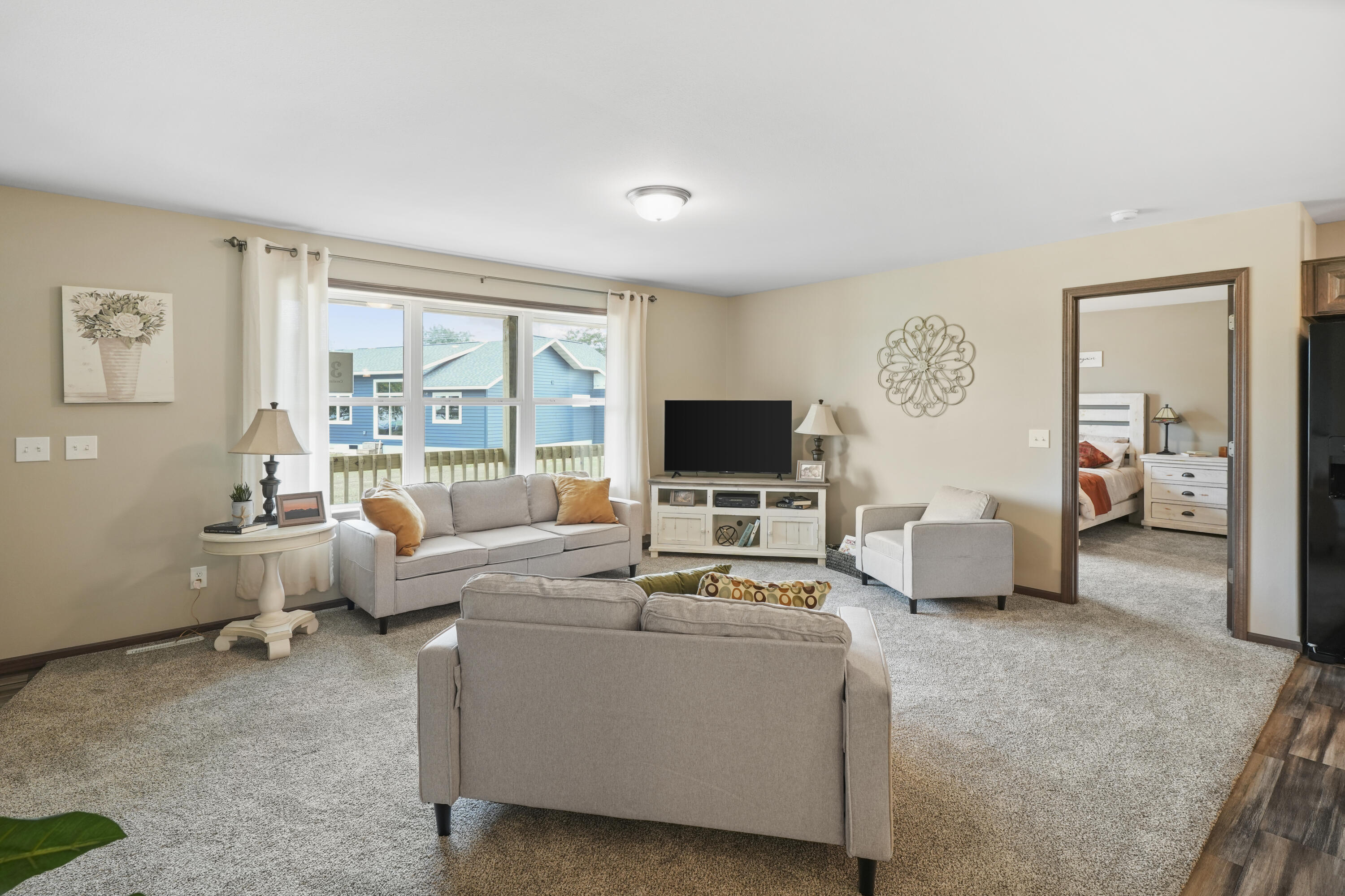 1296 Bluff Road Whitewater, WI 53190 - Photo 4 of 17 Living Room