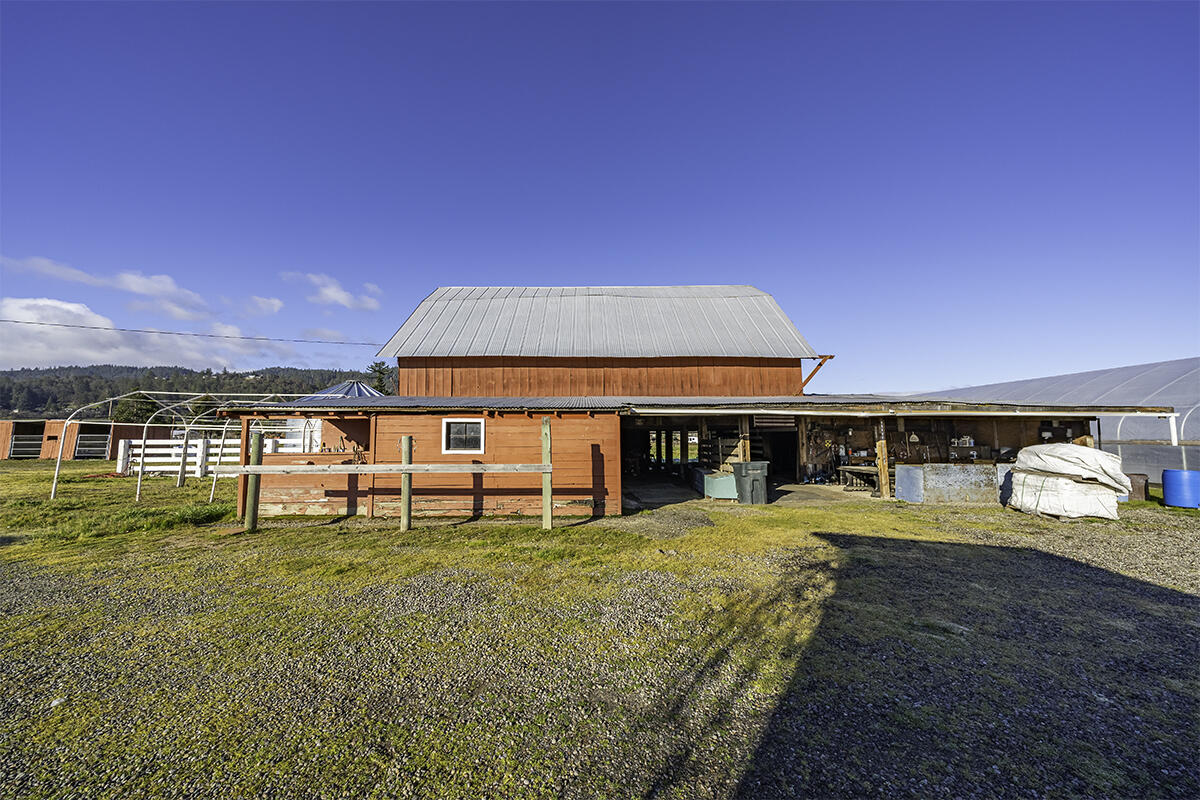 2982 Taylor Road Central Point, OR 97502 - Photo 18 of 56 16