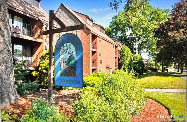 $1,950 | 42 North Main Street, Unit 79, West Hartford, CT 06107