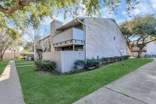 $79,950 | 9700 Leawood Boulevard, Unit 1806, Houston, TX 77099