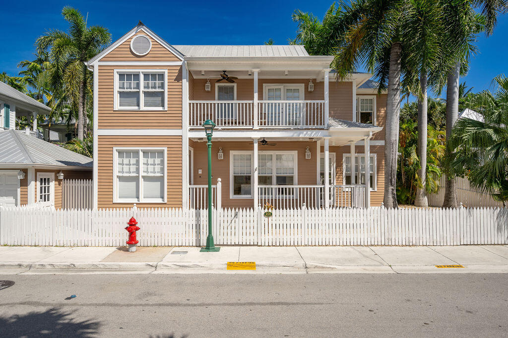 202 Admirals Lane Key West, FL 33040 - Photo 5 of 57 Front