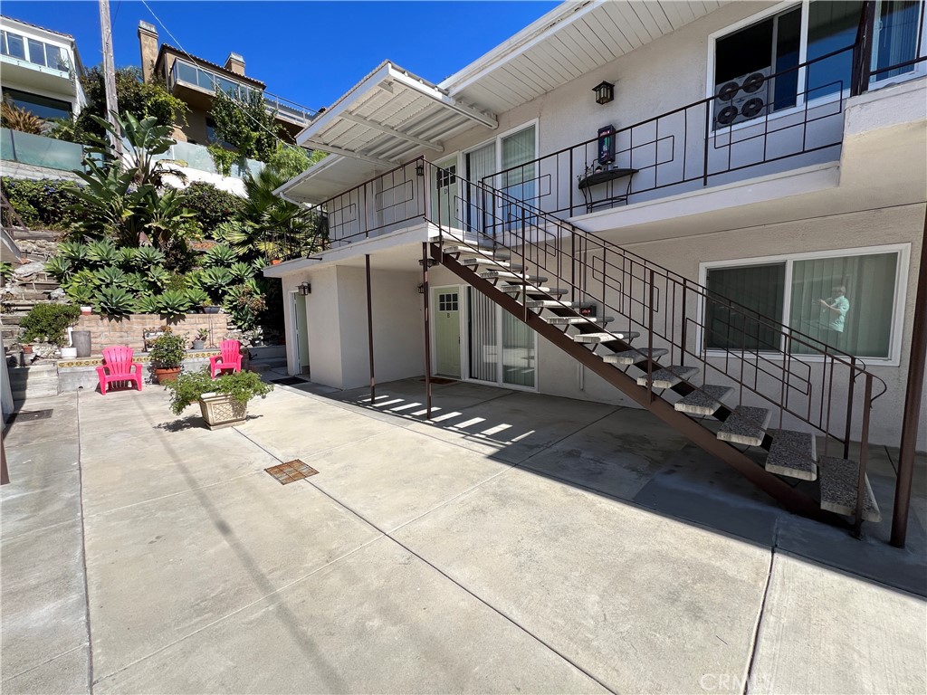 25091 La Cresta Drive, Unit B Dana Point, CA 92629 - Photo 30 of 30 a view of entryway and hall