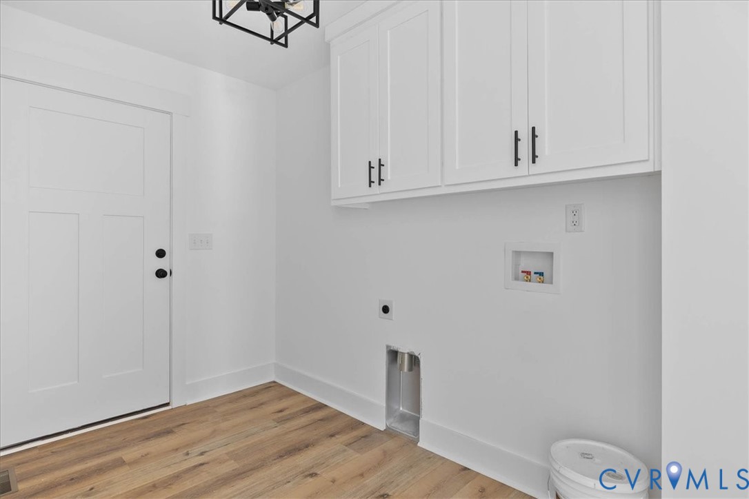 20055 Log Road Disputanta, VA 23842 - Photo 15 of 27 a view of small space with wooden floor