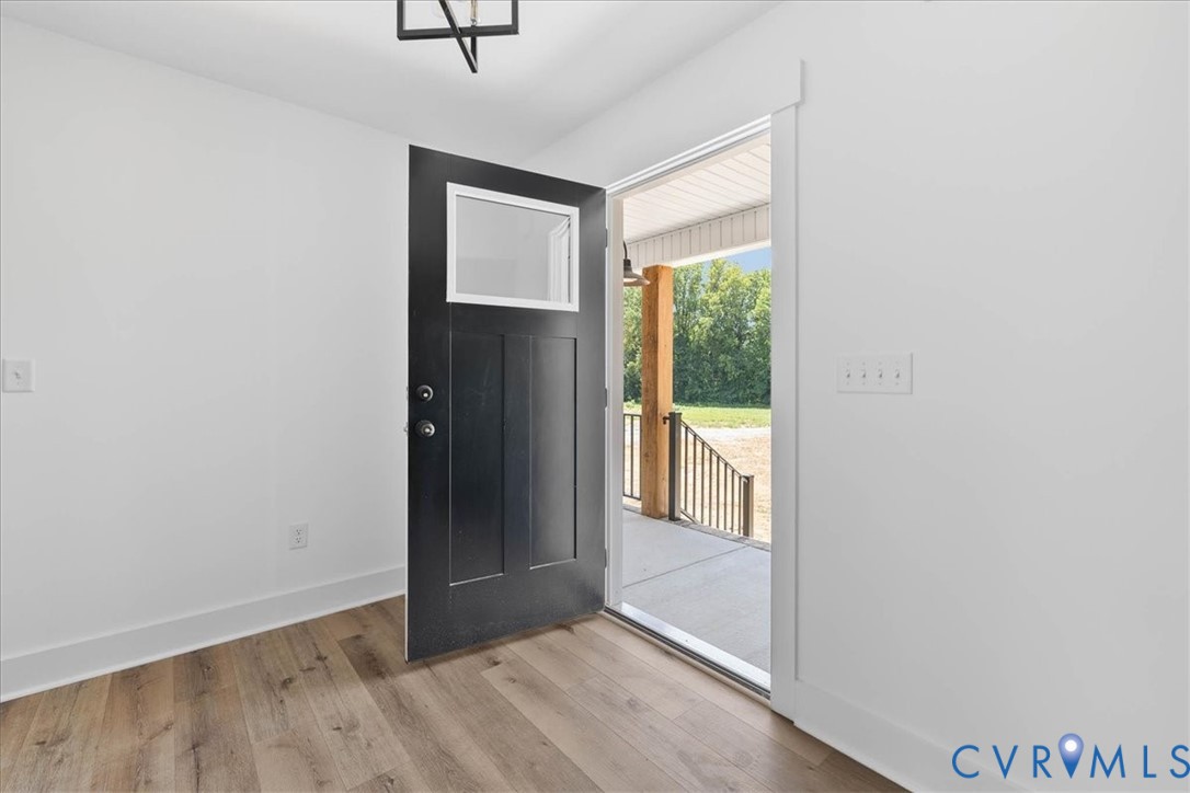 20055 Log Road Disputanta, VA 23842 - Photo 4 of 27 a view of an entryway