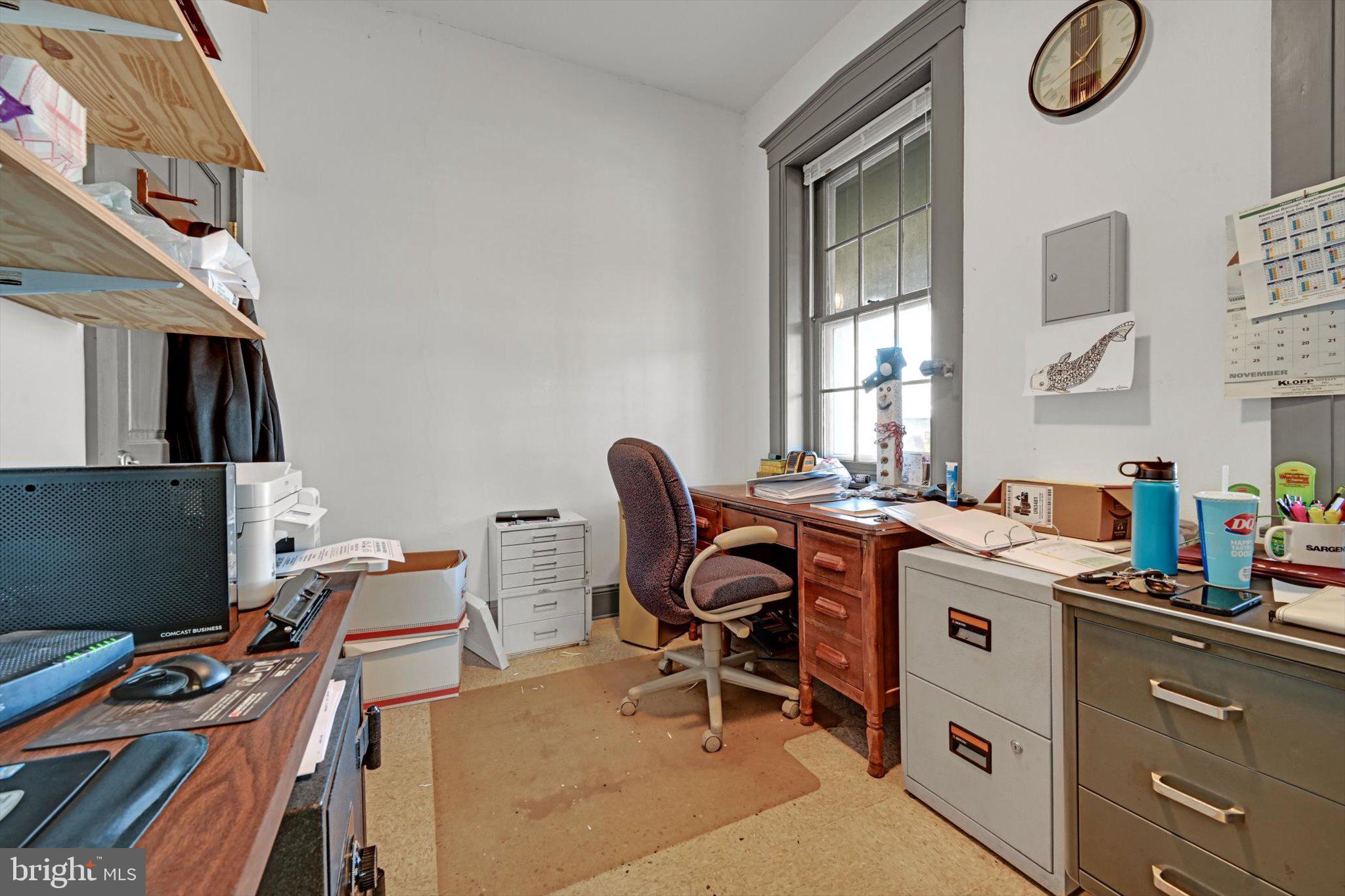 1530 New Holland Road Reading, PA 19607 - Photo 20 of 28 a work place with table and chairs