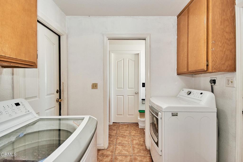 9527 Riggins Road Phelan, CA 92371 - Photo 30 of 49 a bathroom with a sink a bathtub and next to a window