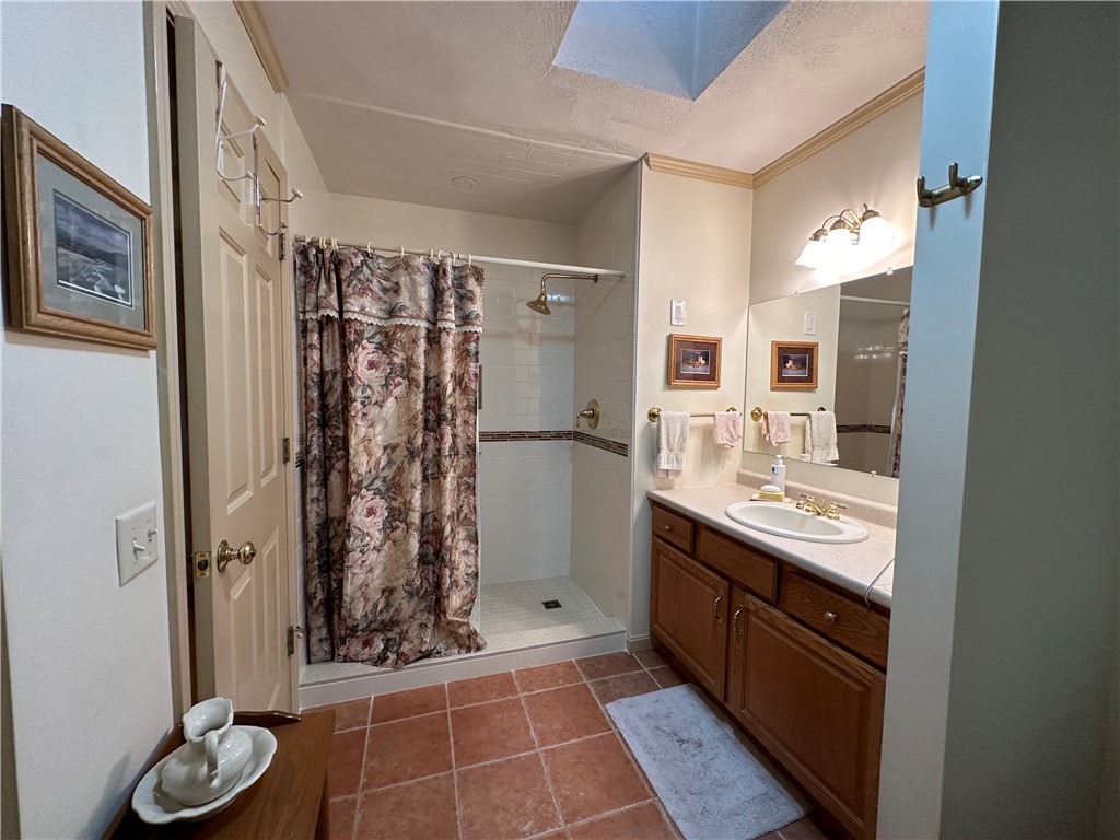 5 Wake Robin Road, Unit 3201 Lincoln, RI 02865 - Photo 23 of 26 Full bath