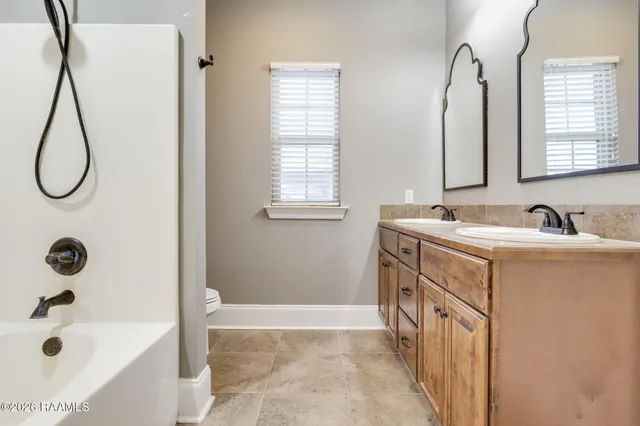 $212,000 | 305 Valley View, New Iberia, LA 70563