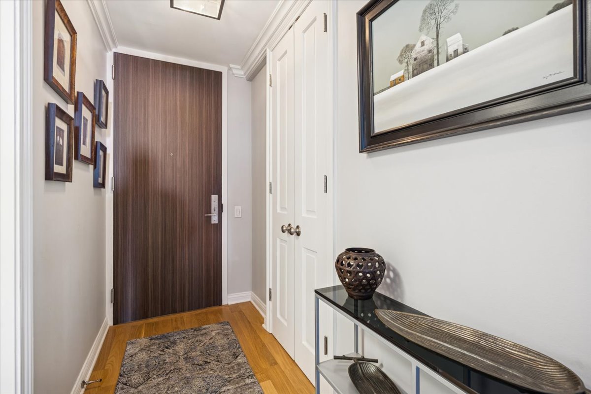 200 East Delaware Place, Unit 20A Chicago, IL 60611 - Photo 4 of 46 a view of a hallway to rooms