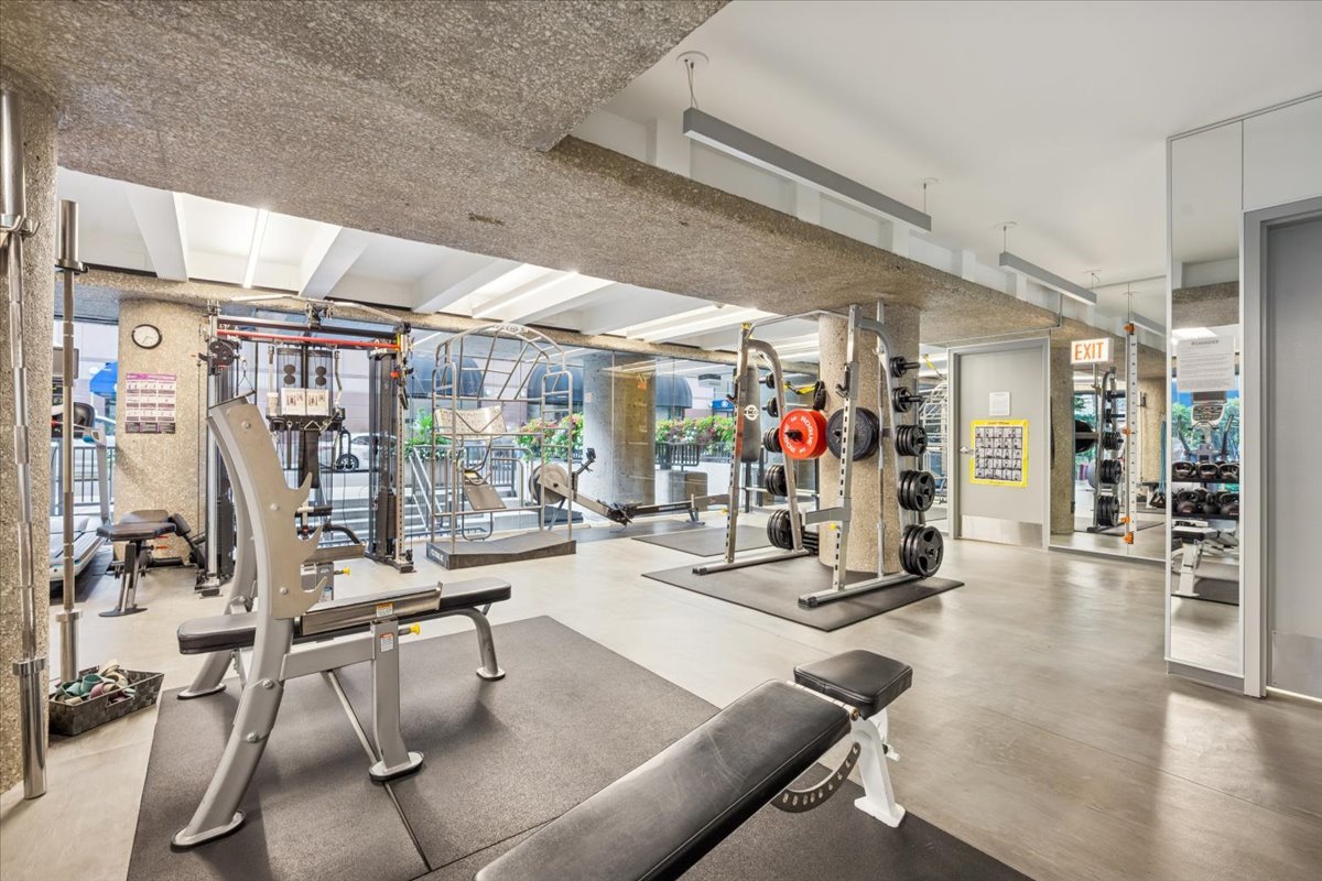 200 East Delaware Place, Unit 20A Chicago, IL 60611 - Photo 41 of 46 a view of a room with gym equipment