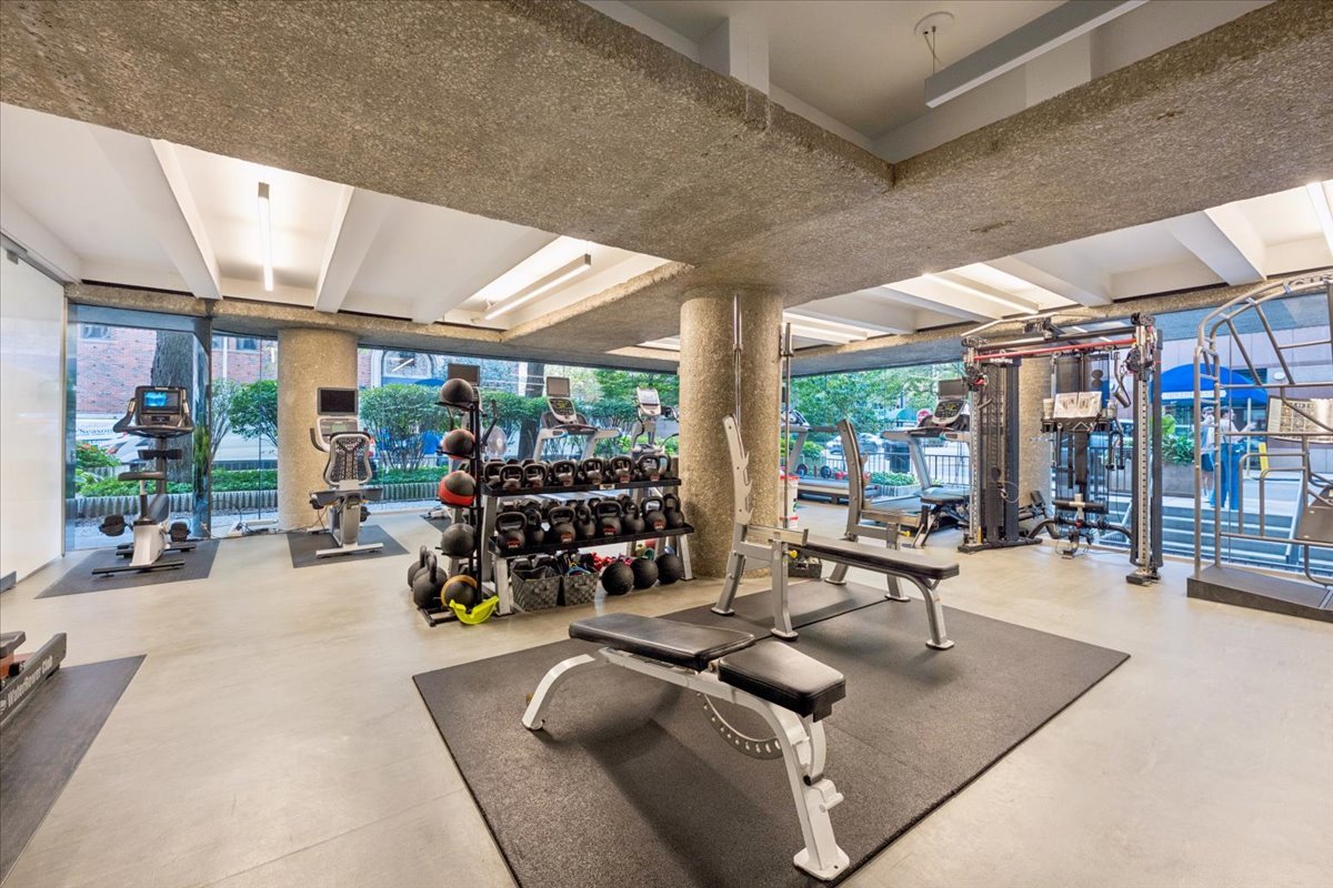 200 East Delaware Place, Unit 20A Chicago, IL 60611 - Photo 45 of 46 a living room with patio furniture