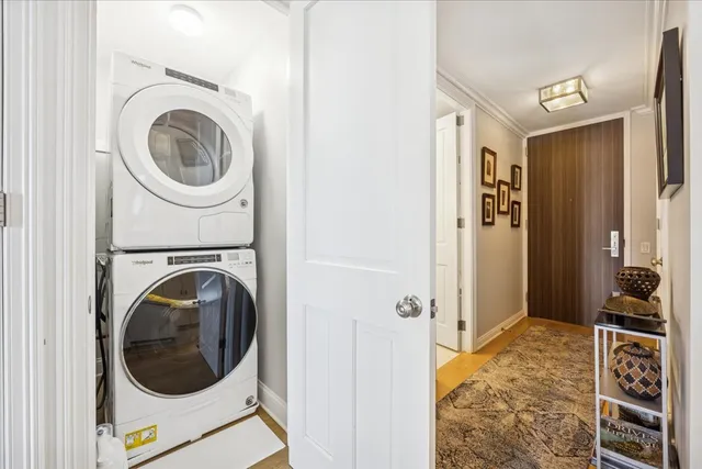a view of a bedroom with washer and dryer