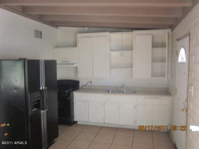 3117 East Monte Vista Road Phoenix, AZ 85008 - Photo 6 of 10 Kitchen